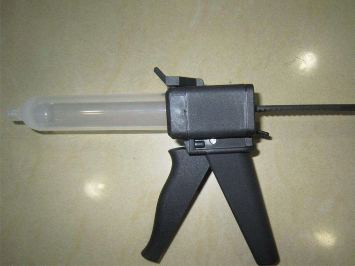 Manual dispensing gun